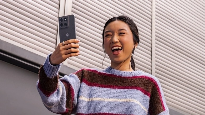 Порівняння бюджетних смартфонів Samsung Galaxy та Motorola Moto G